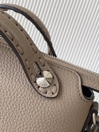 フェンディバッグ着用イメージ